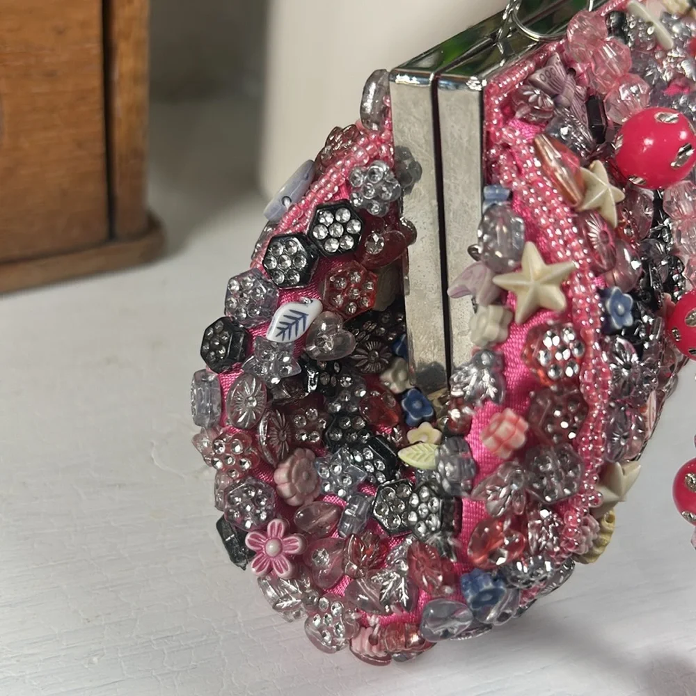 LA VIOLA Pink Clutch Kiss Lock Pink Lined Evening Prom Bag
W/ Strap NWOT - Picture 5 of 16